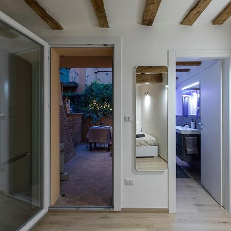 בולוניה Luxury Suite In The Center I Private Patio & Kitchen מראה חיצוני תמונה